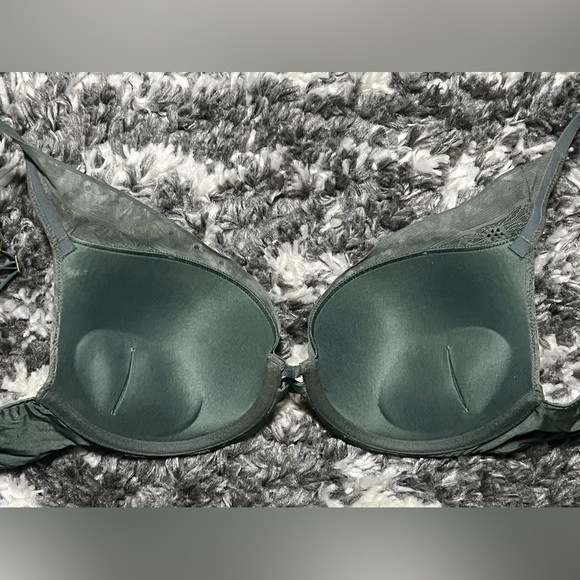 Plunge Padded Bra - Picture 2 of 3